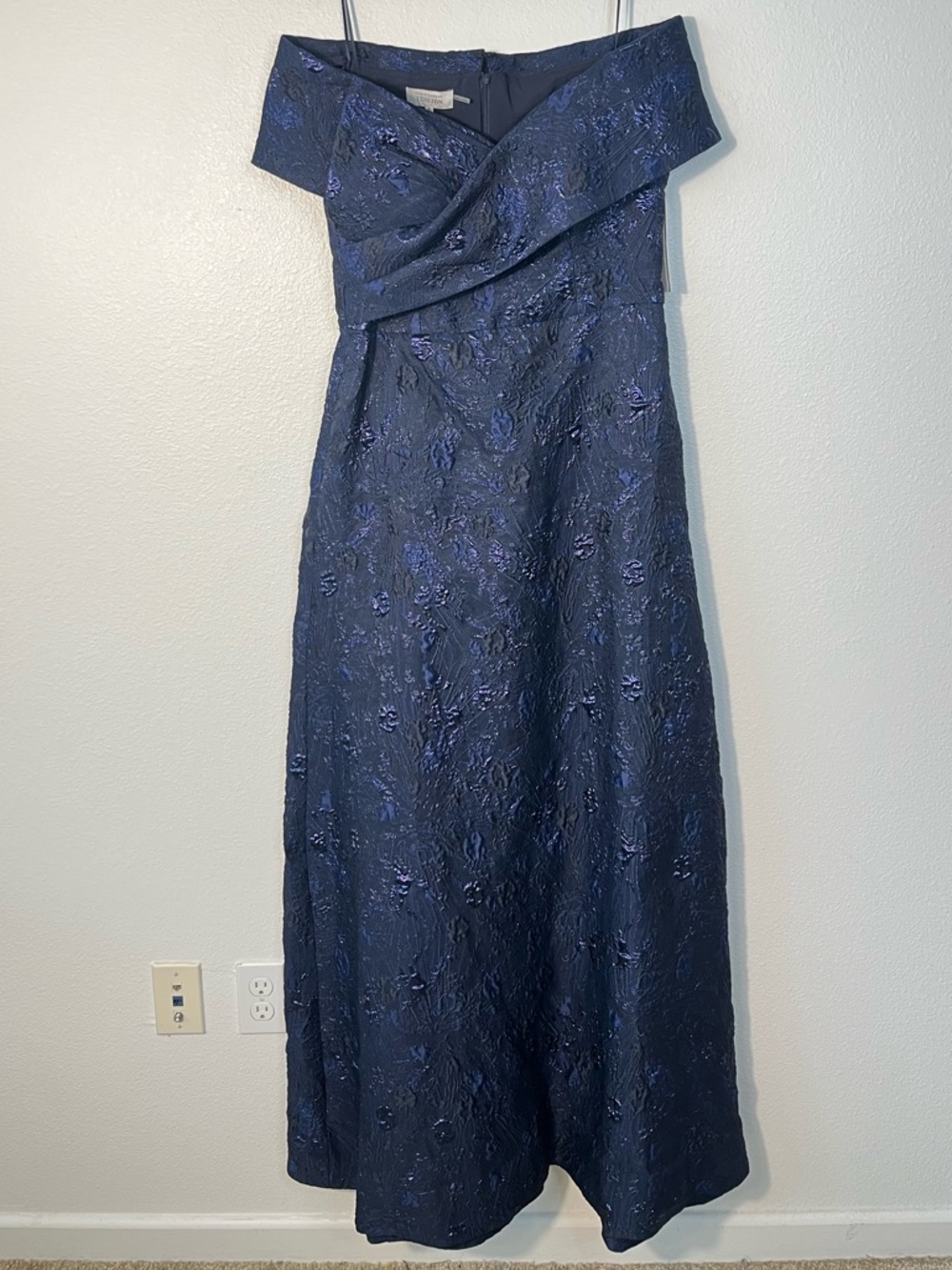 Rickie Freeman For Teri Jon Off-the-Shoulder Metallic Jacquard Gown Size 12 NEW - Picture 5 of 11